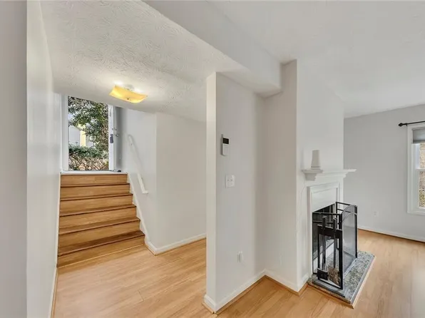 711 Glenleaf Dr, Peachtree Corners, GA 30092