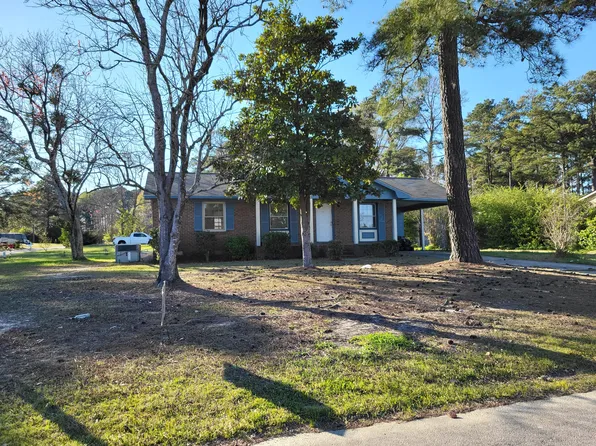 6811 Radial Dr, Fayetteville, NC 28311