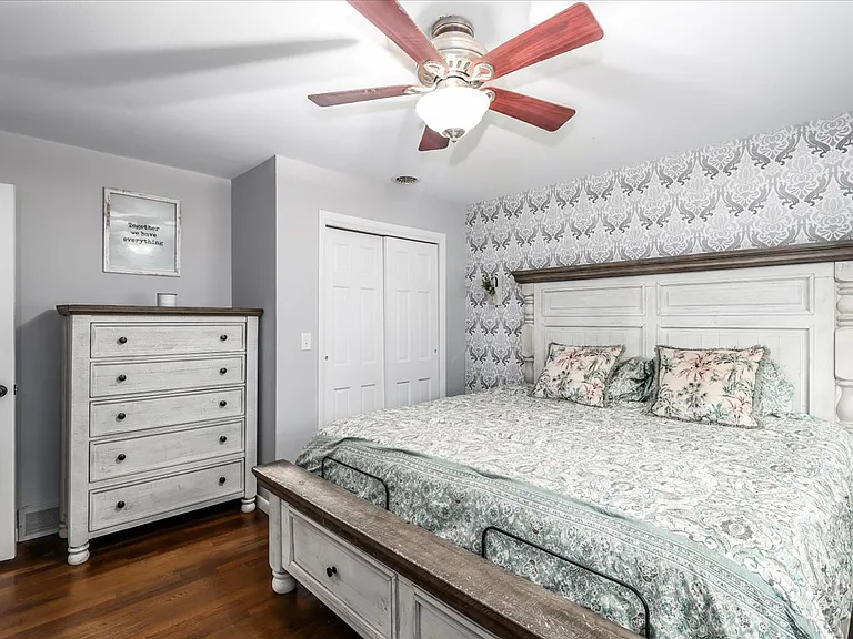 24 Sharon Rd — Photo 9
