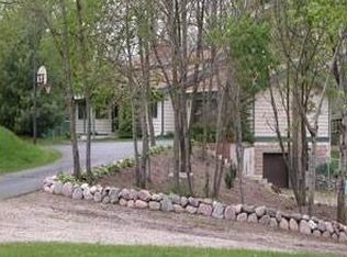 250 N Summit Moors Dr, Oconomowoc, WI 53066