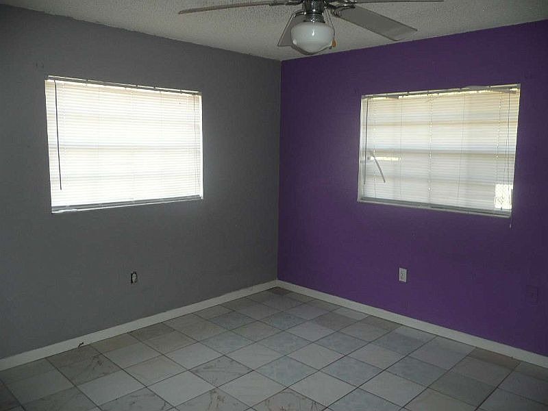 1st image of 605 W Tropicana Ct