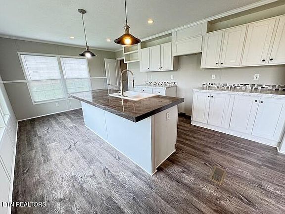 4th image of 172 Rolling Hills Dr