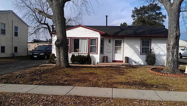 1st image of 134 E Streamwood Blvd