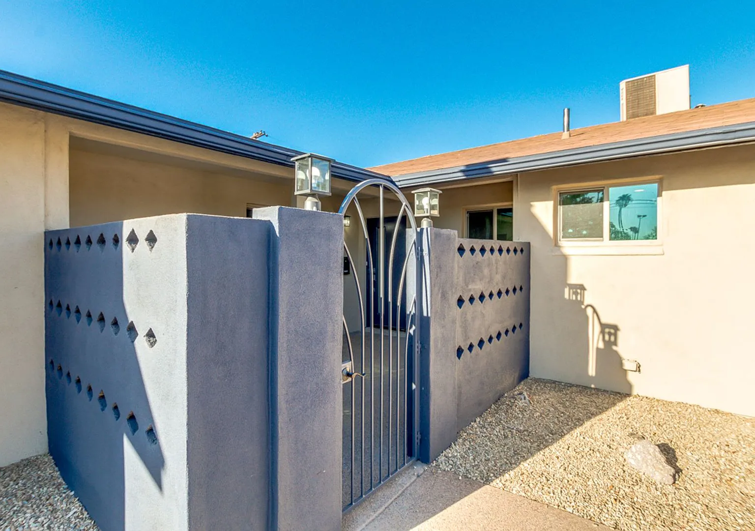 4 Bedroom, 3 Baths, includes 2 Master Suites Just 1-Mile from ASU — Photo 4