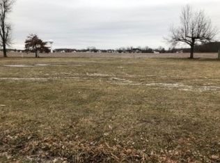 10446 E Kingwood Dr, Effingham, IL 62401