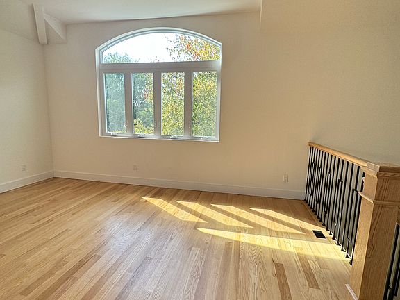 2nd image of 347 Mallory Ave #2