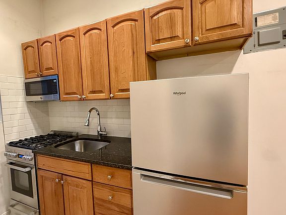 3rd image of 357 E 68th St APT 1C
