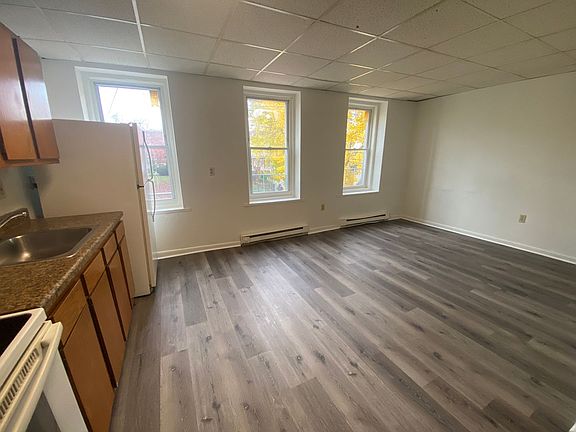 2nd image of 611 N Front St APT 2