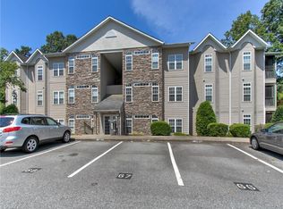 3004 Greystone Pt APT E, Greensboro, NC 27410