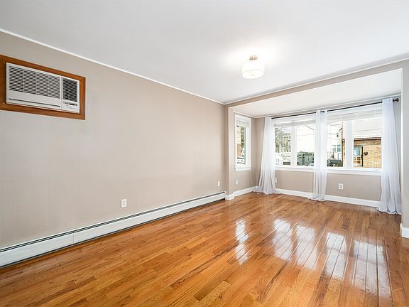 4th image of 46 E 16th St #A