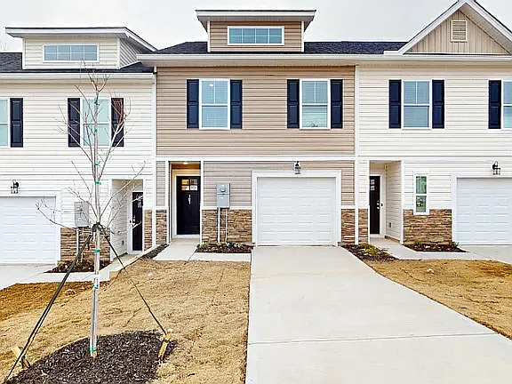 3 bed, 2.5 bath, 1335 sqft, $2,095 — Photo 2