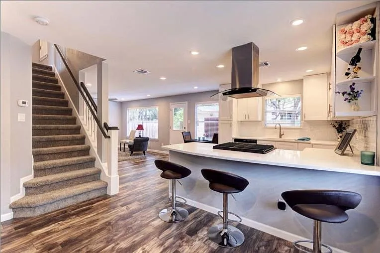 1710 Palmetto Dr — Photo 3