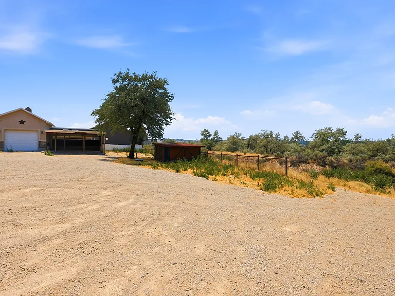 722 W Webb Rd — Photo 43