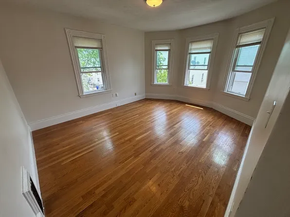 9 Holden St APT 3, Dorchester, MA 02125