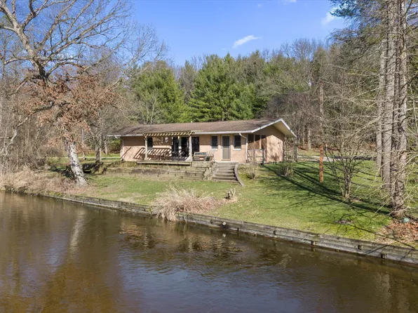 70902 Sunrise Dr, Edwardsburg, MI 49112