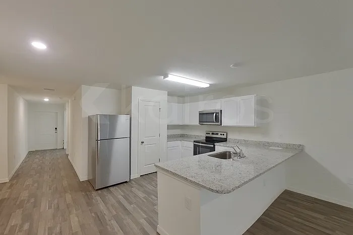 20254 Lorenzo Ave — Photo 4