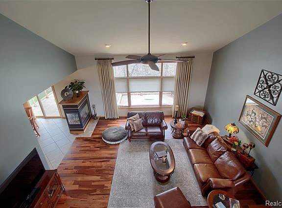 5th image of 16145 White Water Dr