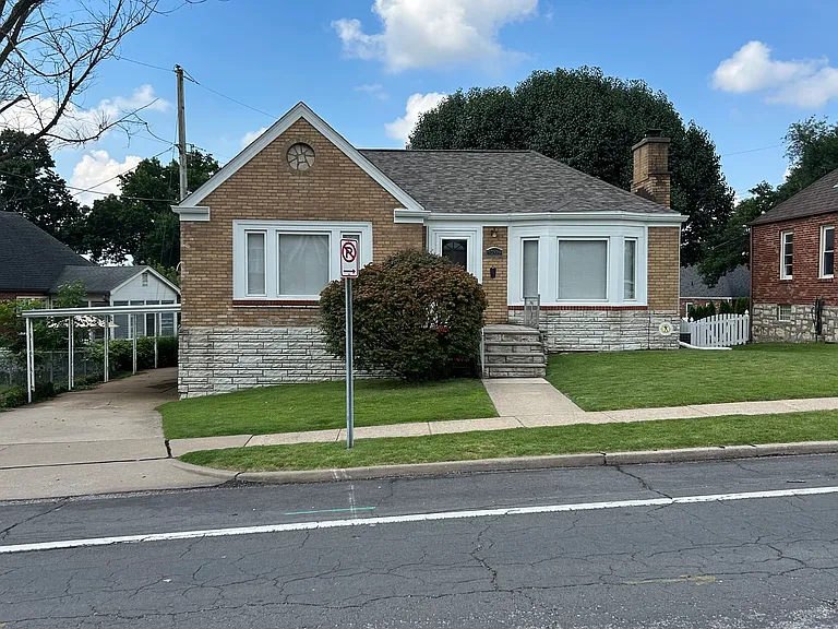 5208 Weber Rd — Photo 3