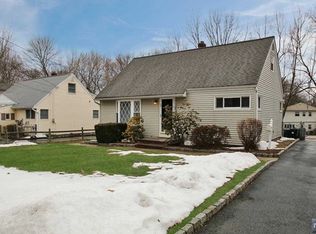 50 Spruce St, Midland Park, NJ 07432