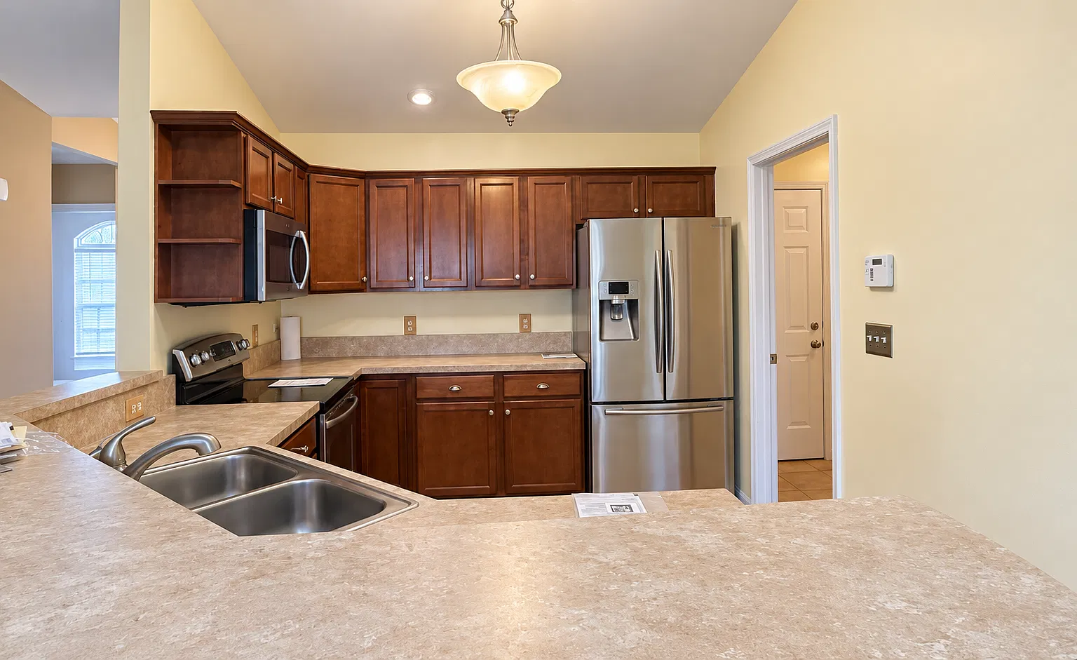 2 bed, 1383 sqft, $2,200 — Photo 3