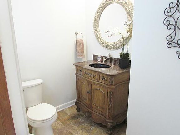 5th image of 2320 W 162nd St