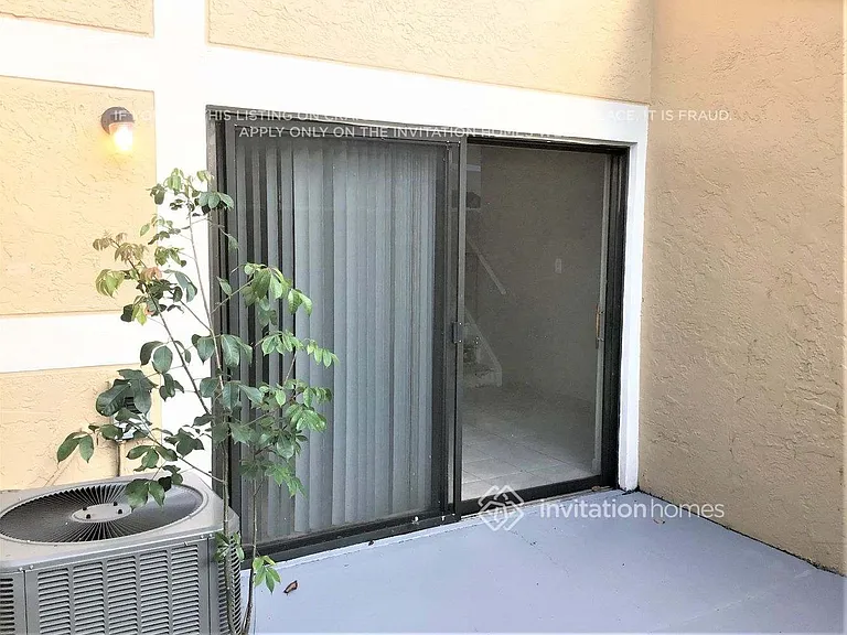 9489 Palm Cir N #9489 — Photo 10