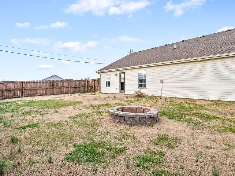 935 Hugh Hunter Rd — Photo 27