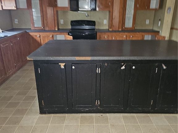 2nd image of 121 9th St