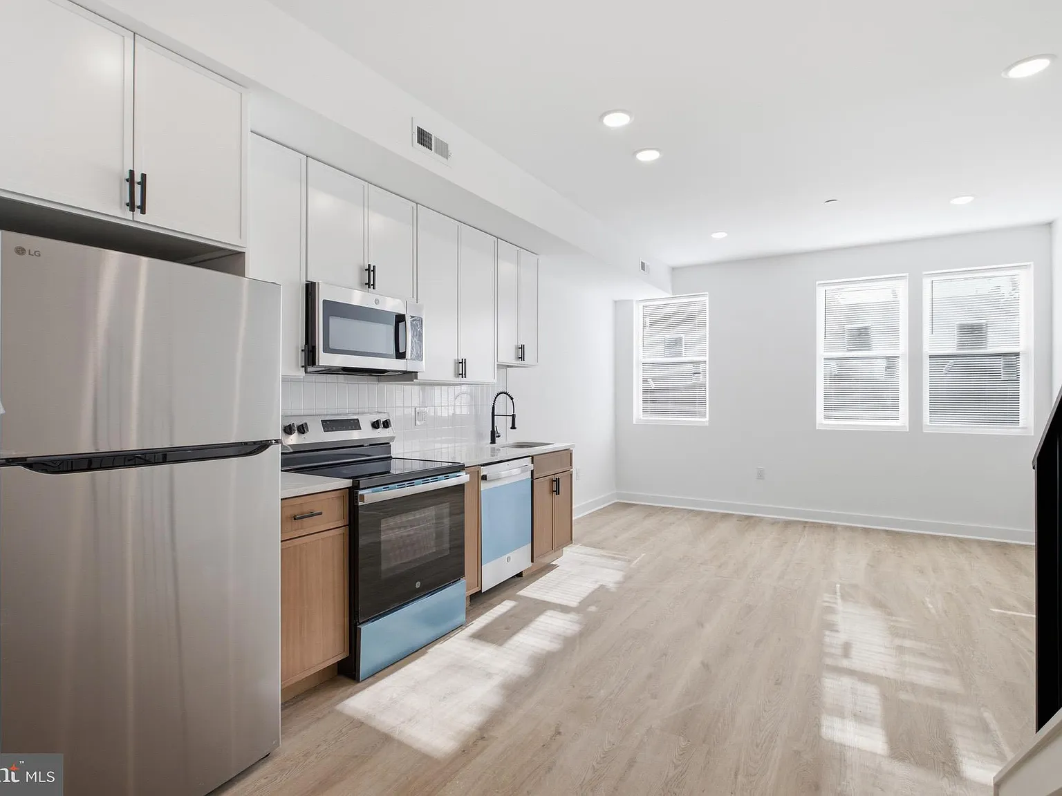 3 bed, $1,850 — Photo 3