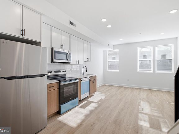 3rd image of 2126 N Percy St #2