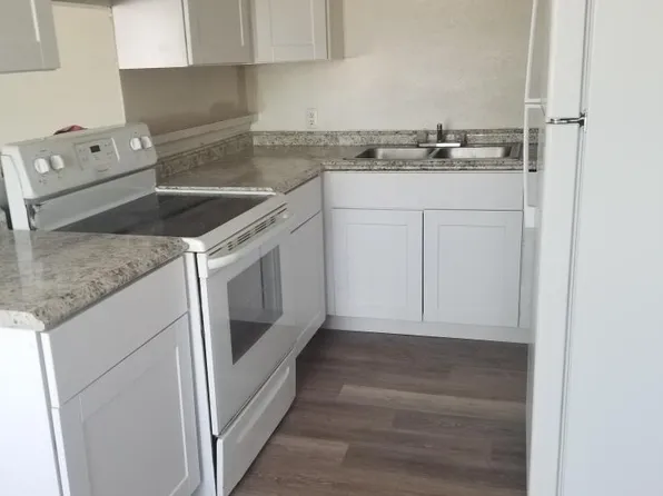 1819 W Cameron Ave #8, Rockdale, TX 76567