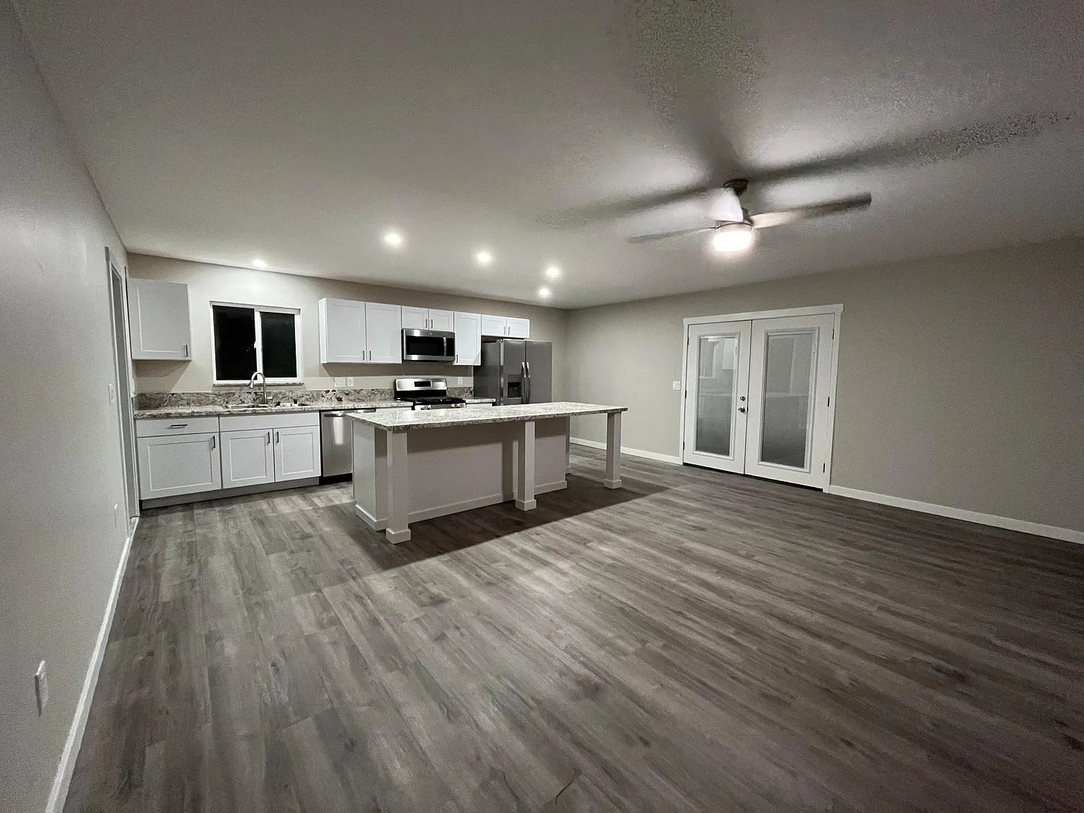 4 bed, 1284 sqft, $3,700 — Photo 2