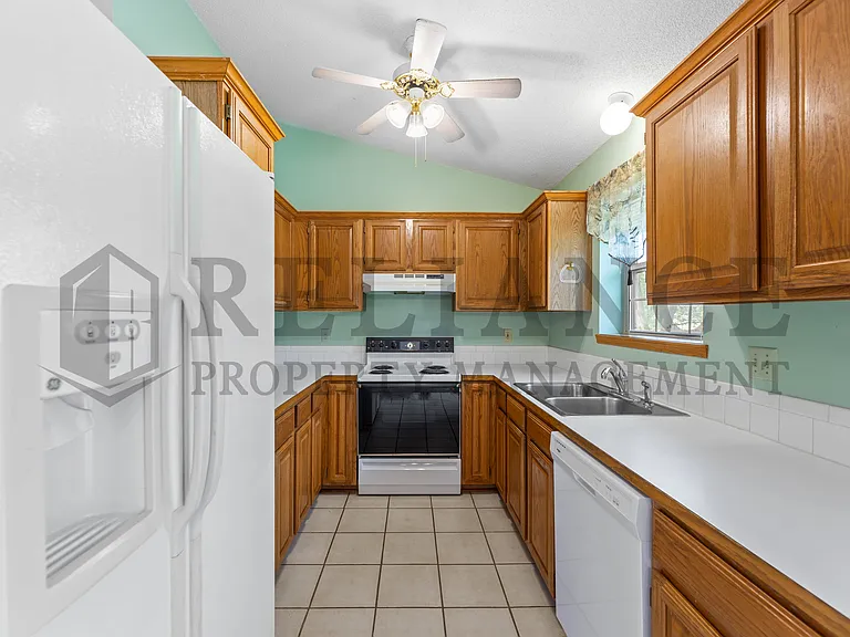 8502 W Westlawn Cir — Photo 8