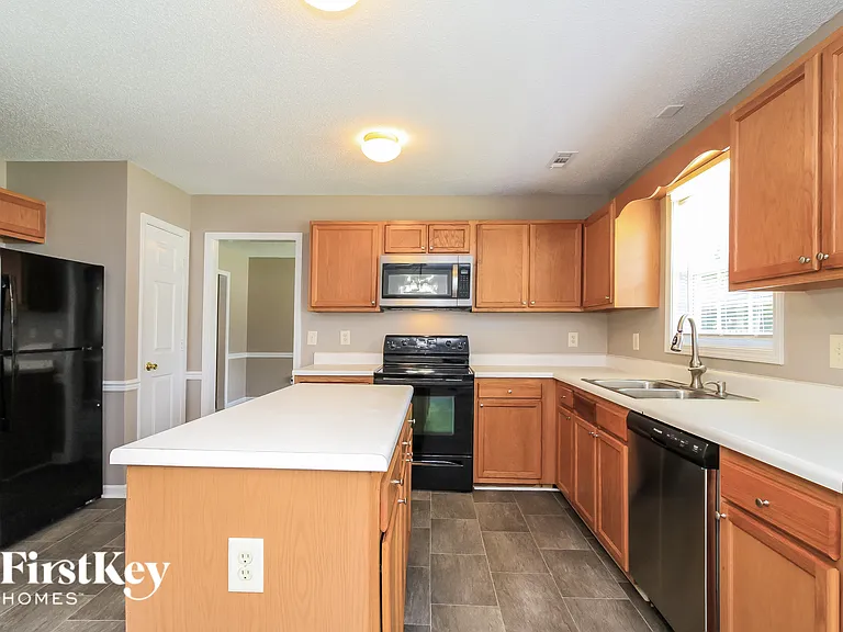1554 Pecan Ln — Photo 6
