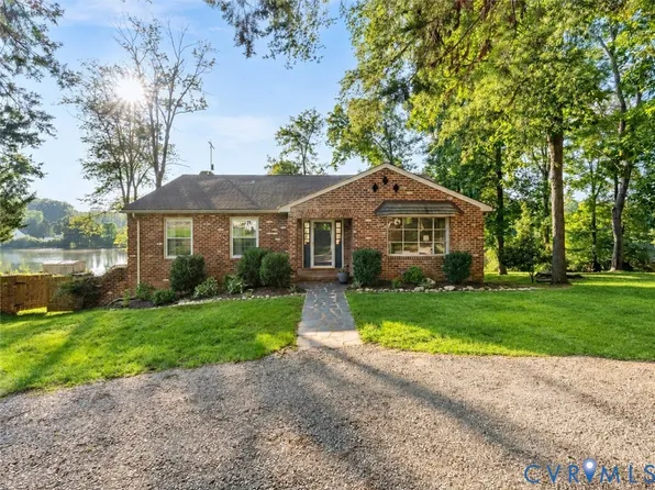 2235 Lakeview Dr, Powhatan, VA 23139