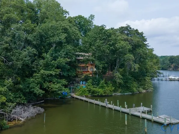 97 Overlook Ln, Burgess, VA 22432