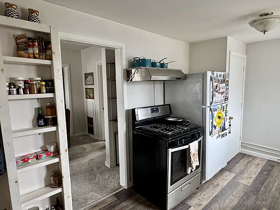 Kitchen, back to mudroom wall.
