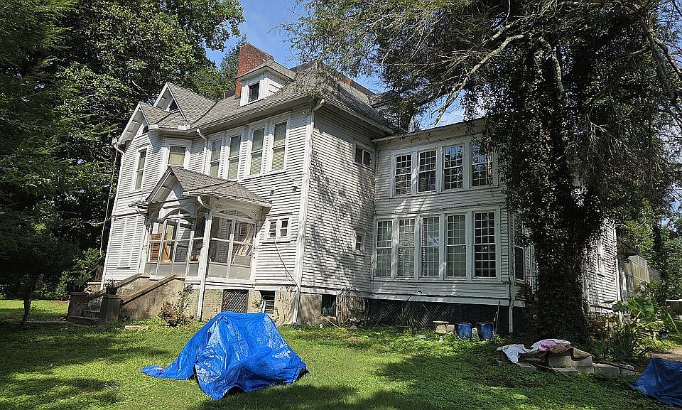 1st image of 420 W Rockwood St