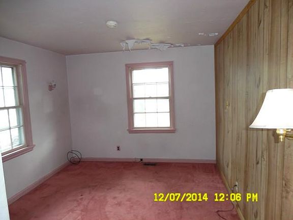 4th image of 916 Stanley Rd