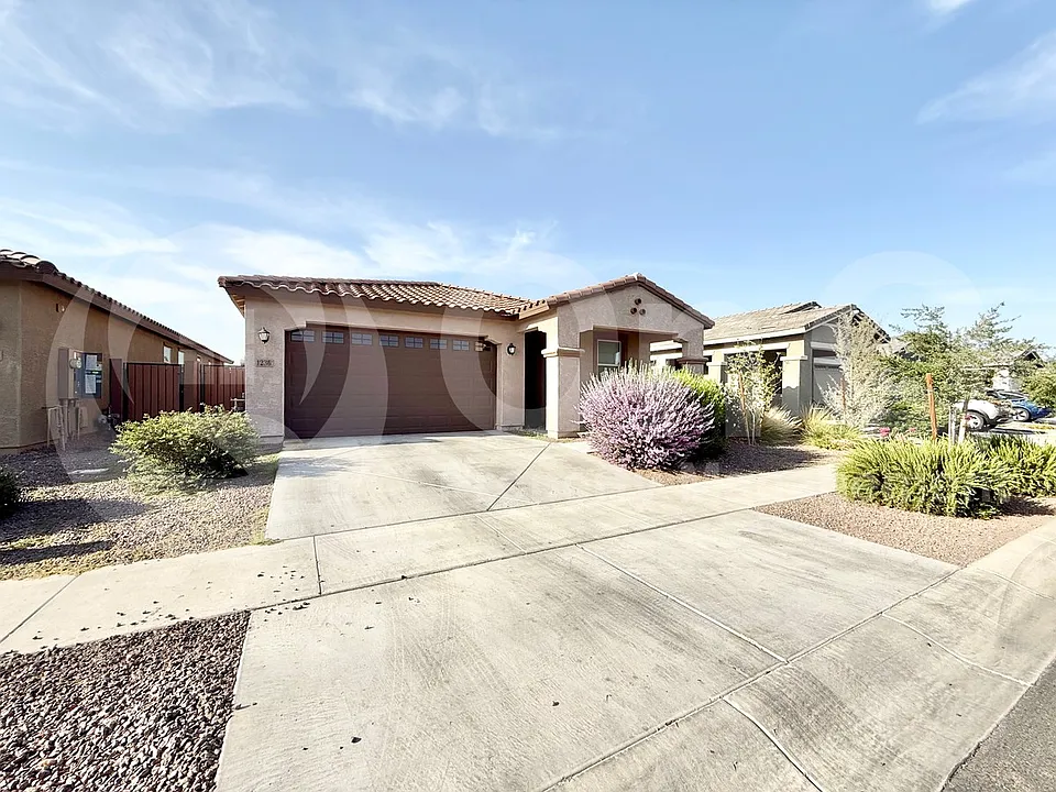 1236 E Irwin Ave