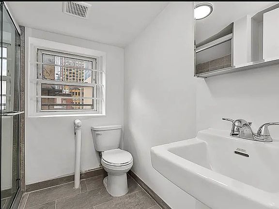 5th image of 369 W 36th St #5E