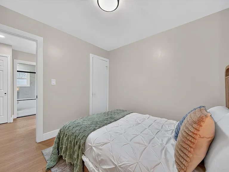 2115 E Hudson Ave — Photo 18