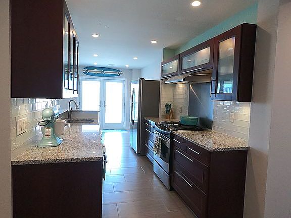 3rd image of 370 W Broadway APT 4T