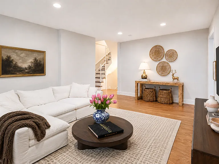 31 Adrian St — Photo 1