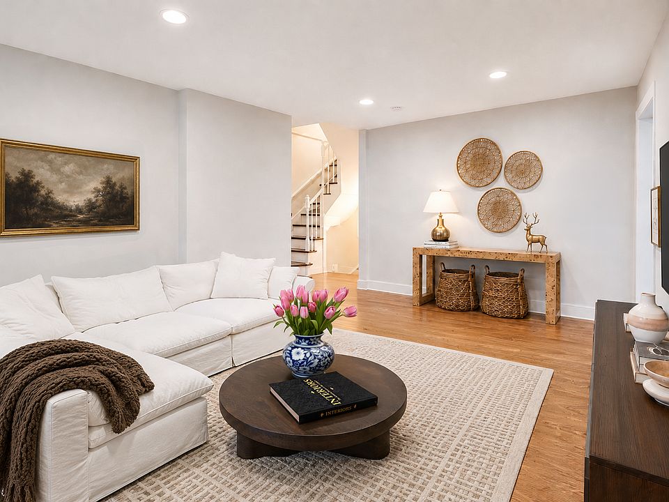1st image of 31 Adrian St #2