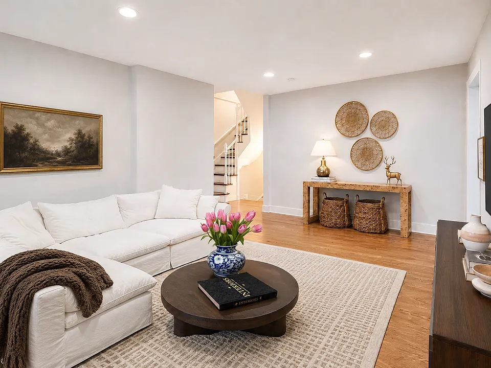 31 Adrian St #2A