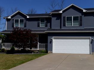 2250 Hobblebush Ln, Lake View, NY 14085