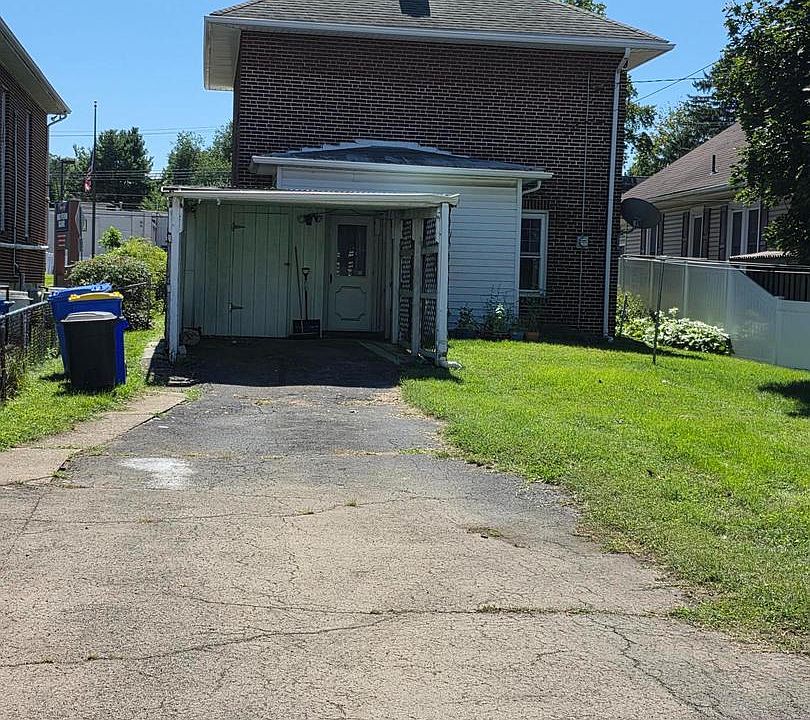 2nd image of 4514 Derry St