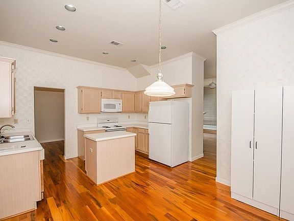 3rd image of 703 Marble Canyon Cir