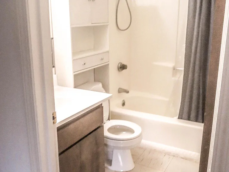 1290 S Lone Tree Rd #0 — Photo 3